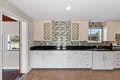 9203 Avenue G, Liverpool, TX 77577 - Photo 7