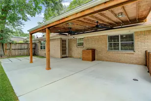 9829 Larston St, Houston, TX 77055 - Photo 17