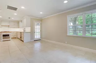 9829 Larston St, Houston, TX 77055 - Photo 11