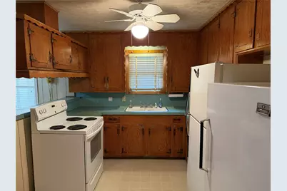 203 E Anderson, Schulenburg, TX 78956 - Photo 11