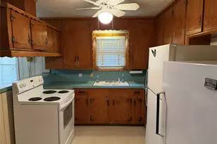 203 E Anderson, Schulenburg, TX 78956 - Photo 11