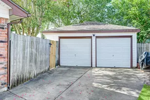 12211 Plumpoint Dr, Houston, TX 77099 - Photo 31