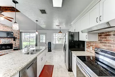 12211 Plumpoint Drive, Houston, TX 77099 - Photo 11