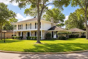 347 Forest Lake Dr, Seabrook, TX 77586 - Photo 1
