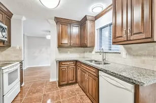 10327 Brickyard Ct, Houston, TX 77041 - Photo 9