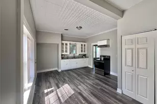 1211 W 2nd St, Freeport, TX 77541 - Photo 9