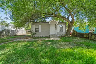 8 Jennische St, Baytown, TX 77520 - Photo 1