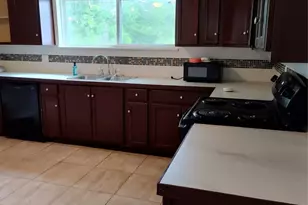 527 W 6th St, Freeport, TX 77541 - Photo 5