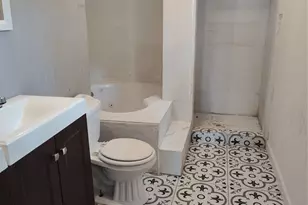 527 W 6th St, Freeport, TX 77541 - Photo 13