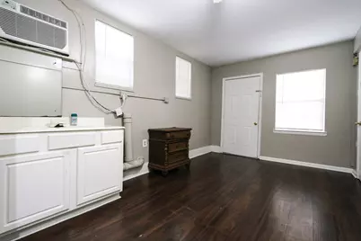 4615 University Oaks 1/2, Houston, TX 77004 - Photo 1