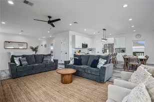 924 Melody Ln, Crystal Beach, TX 77650 - Photo 7