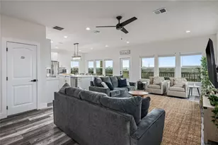 924 Melody Ln, Crystal Beach, TX 77650 - Photo 5