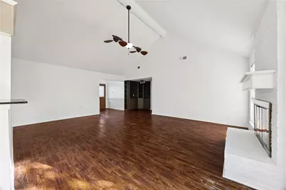 6611 Castle Lane Drive, Houston, TX 77066 - Photo 9