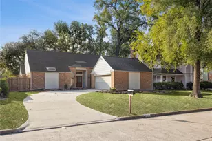 6611 Castle Ln Dr, Houston, TX 77066 - Photo 25