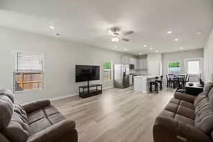 226 Orchard Laurel Dr, Alvin, TX 77511 - Photo 3