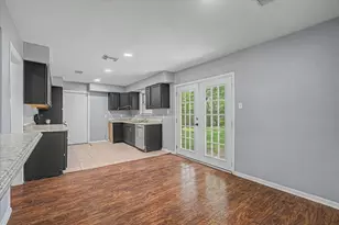 111 Carnation St, Lake Jackson, TX 77566 - Photo 11