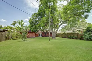 111 Carnation St, Lake Jackson, TX 77566 - Photo 33