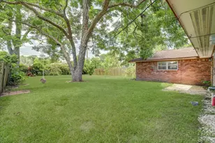 111 Carnation St, Lake Jackson, TX 77566 - Photo 31