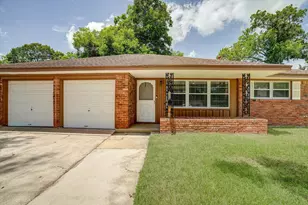 111 Carnation St, Lake Jackson, TX 77566 - Photo 3