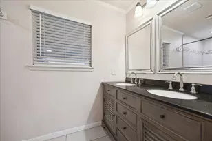 11519 Endicott Ln, Houston, TX 77035 - Photo 13