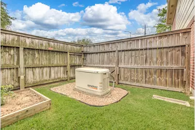 1102 Glenmeadows Drive, La Porte, TX 77571 - Photo 43