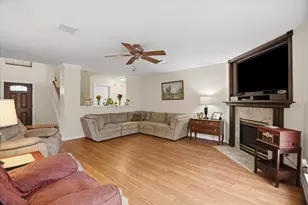 1102 Glenmeadows Dr, La Porte, TX 77571 - Photo 7