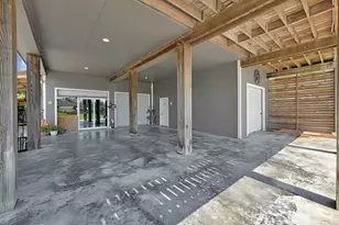 939 8th St, Dickinson, TX 77539 - Photo 7