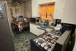 702 Gresham St, Baytown, TX 77520 - Photo 5