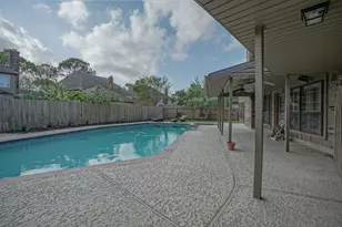2108 Lakeway Dr, League City, TX 77573 - Photo 9