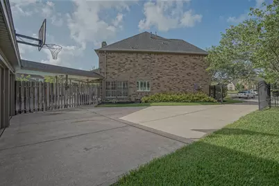 2108 Lakeway Drive, League City, TX 77573 - Photo 3
