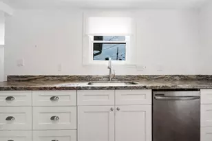 129 E 31st 1/2 St, Houston, TX 77018 - Photo 9