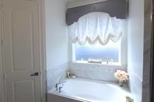 218 Catamaran Dr, Tiki Island, TX 77554 - Photo 5