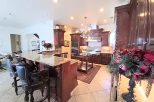 218 Catamaran Dr, Tiki Island, TX 77554 - Photo 3