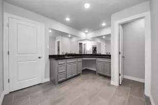 1023 S Anderson St, Angleton, TX 77515 - Photo 21