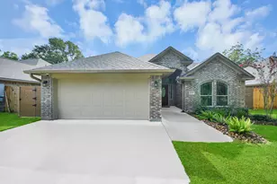 1023 S Anderson St, Angleton, TX 77515 - Photo 1