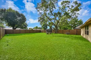 1023 S Anderson St, Angleton, TX 77515 - Photo 23