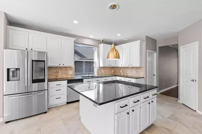 78 S Bardsbrook Circle, The Woodlands, TX 77382 - Photo 3