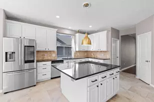 78 S Bardsbrook Cir, The Woodlands, TX 77382 - Photo 3