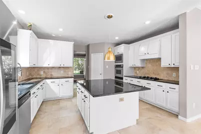 78 S Bardsbrook Circle, The Woodlands, TX 77382 - Photo 15