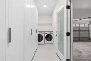 1037 Town Pl St, Houston, TX 77057 - Photo 15