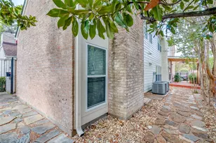 1037 Town Pl St, Houston, TX 77057 - Photo 31