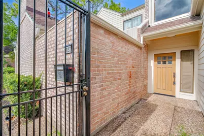 1037 Town Place Street, Houston, TX 77057 - Photo 3