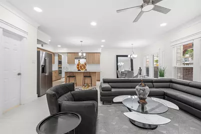 1037 Town Place Street, Houston, TX 77057 - Photo 9