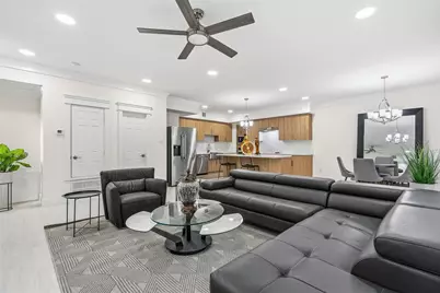 1037 Town Place Street, Houston, TX 77057 - Photo 7