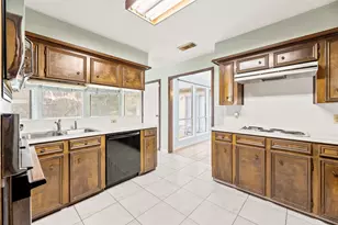 14915 Sun Harbor Dr, Houston, TX 77062 - Photo 13