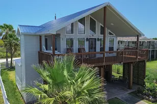 4702 Bayou Ln, Hitchcock, TX 77563 - Photo 3
