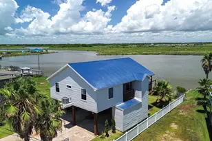 4702 Bayou Ln, Hitchcock, TX 77563 - Photo 1