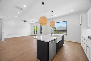 1325 W 22nd St, Houston, TX 77008 - Photo 5