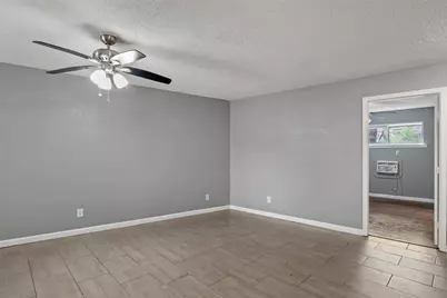 4811 Oakland Street #9, Houston, TX 77023 - Photo 11