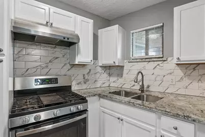4811 Oakland Street #9, Houston, TX 77023 - Photo 3